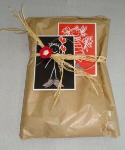 Eco-friendly gift wrapping with recycled paper and a customized postcard, free with any purchase.