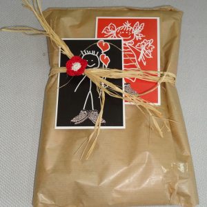Eco-friendly gift wrapping with recycled paper and a customized postcard, free with any purchase.