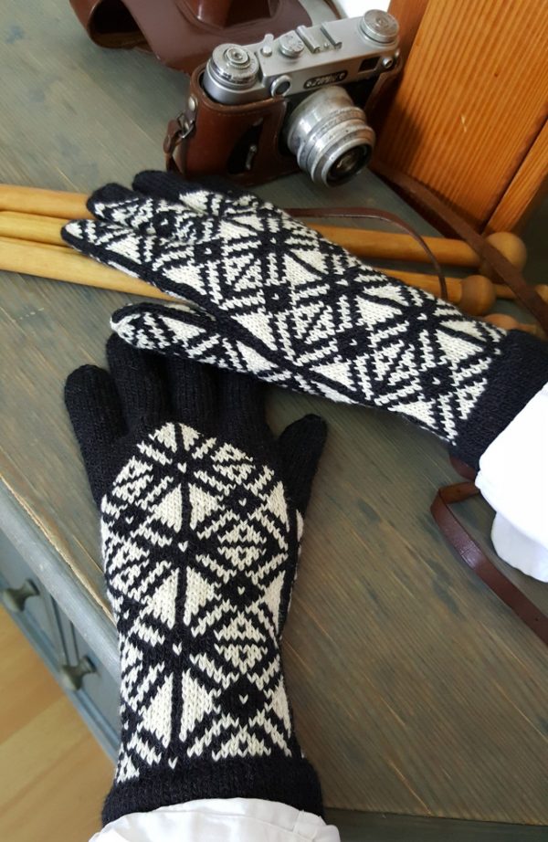 abstract pattern winter gloves