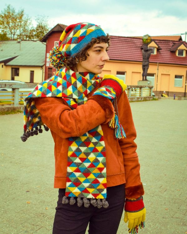 triangle motif knit scarf