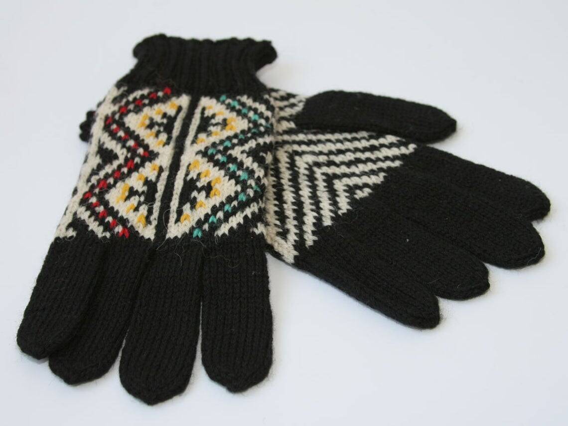 traditional pattern knitted gloves