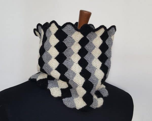 monochrome knit winter scarf