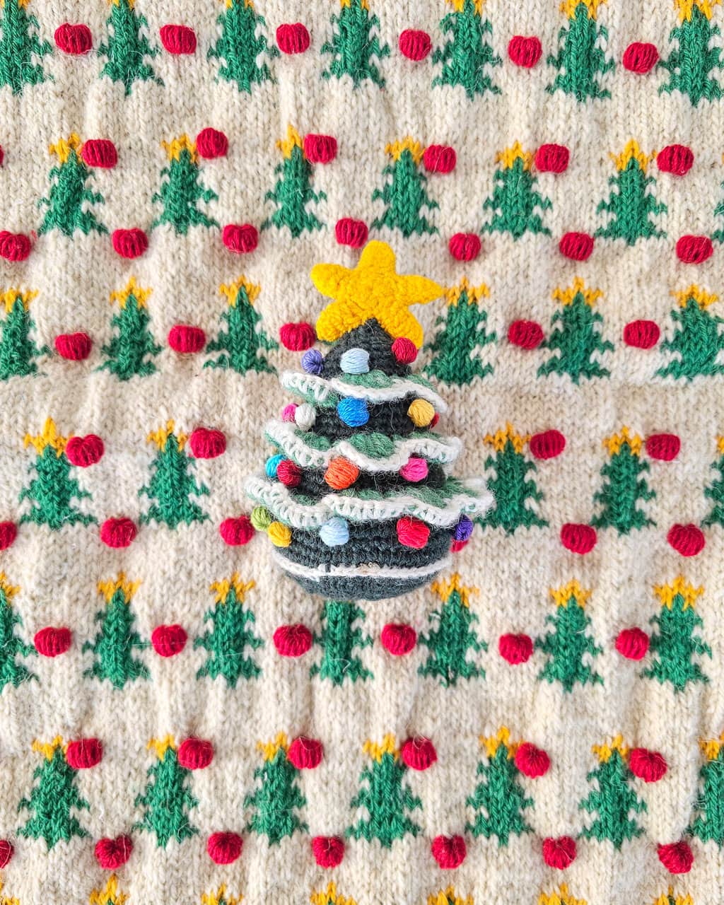 Set of Pillowcase and Christmas Tree - Image 2